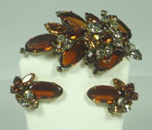 Regency Brown Oval Shaped Rhinestone Brooch Set